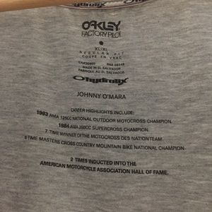 Oakley Tops - Oakley Cropped T-Shirt Oakley Tops - Oakley Cropped T-Shirt